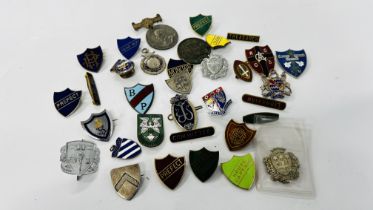 A COLLECTION OF ASSORTED VINTAGE SCHOOL BADGES TO INCLUDE MANY ENAMELED EXAMPLES.