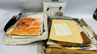 AN EXTENSIVE COLLECTION OF ASSORTED SKETCHES AND ART WORKS TO INCLUDE 2 FOLIO CASES ETC.