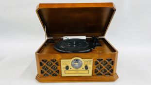 ZENNOX VINTAGE TYPE RADIO / RECORD TAPE PLAYER - SOLD AS SEEN.