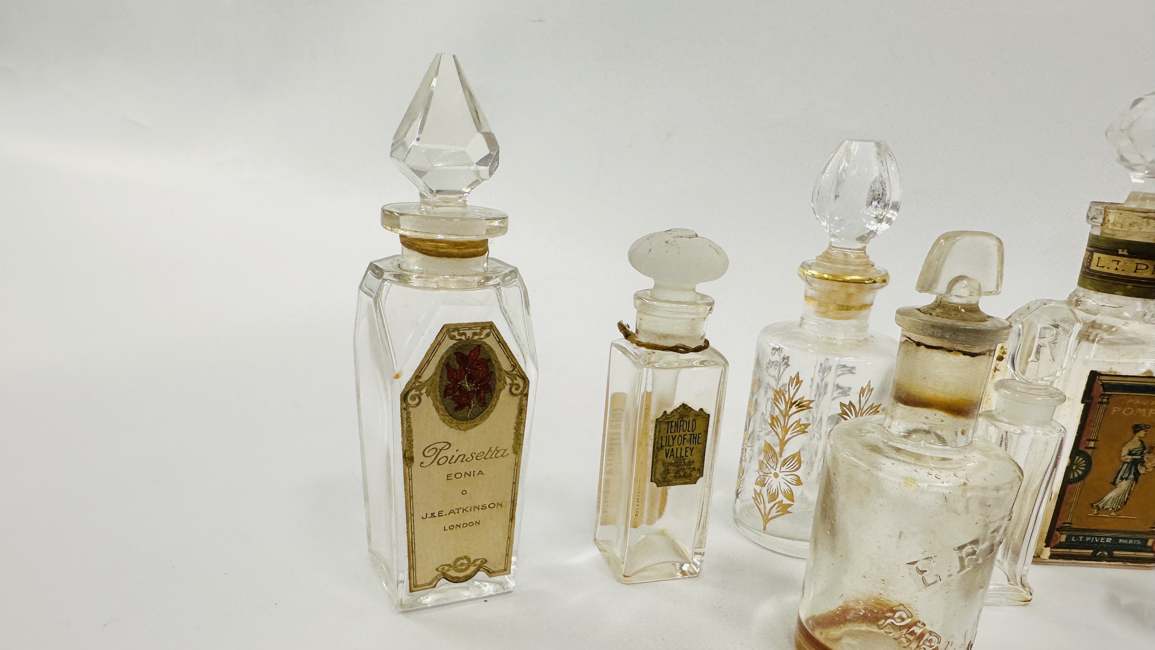 A COLLECTION OF ANTIQUE BRANDED SCENT BOTTLES, TO INCLUDE BACCARAT FRANCE WITH ORIGINAL LABEL. - Image 2 of 11