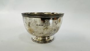 AN ANTIQUE SILVER BOWL, LONDON 1926 W & W DIAM 10.5CM X H 7CM.