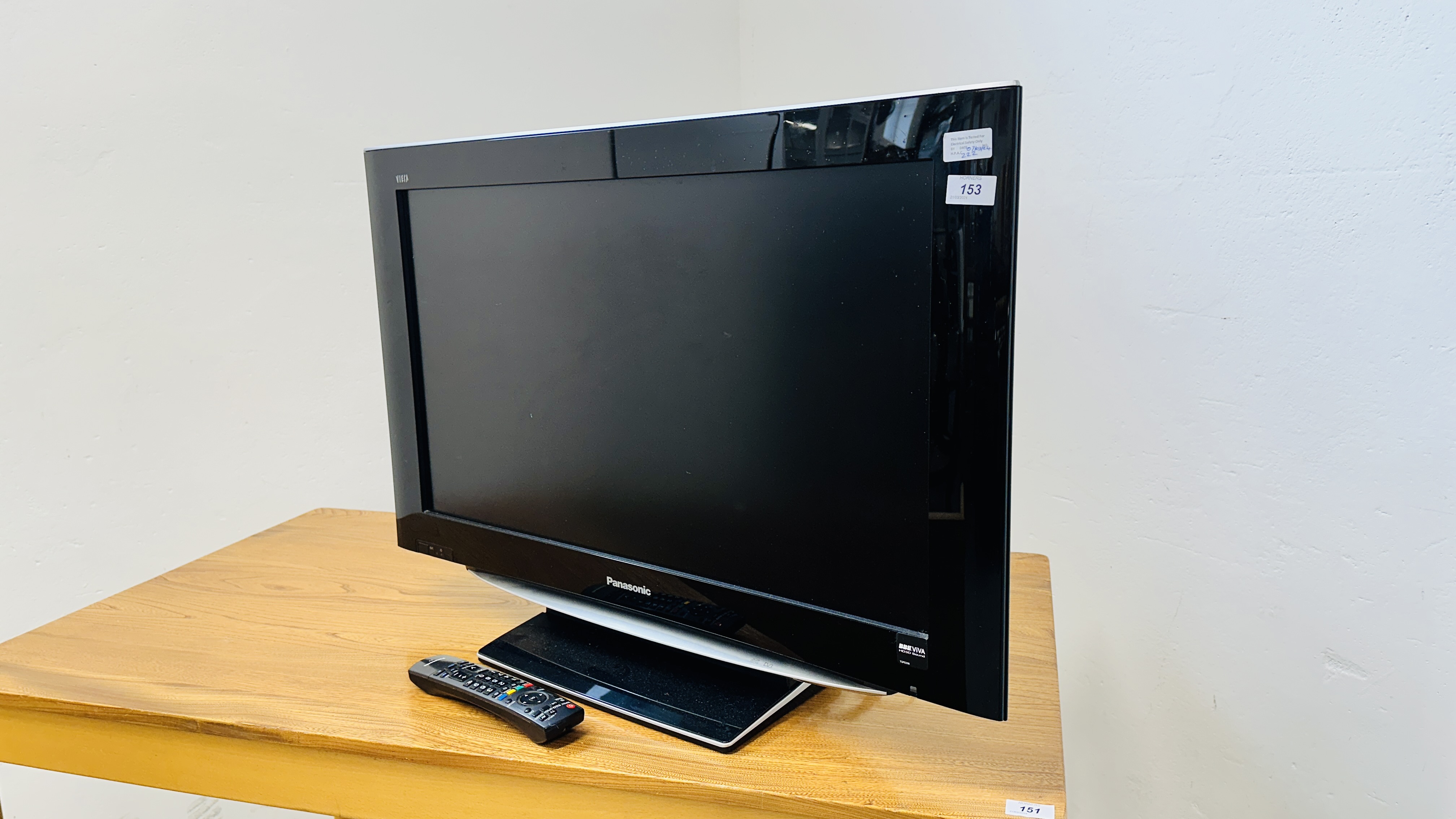 PANASONIC VIERA 32" TV WITH REMOTE - SOLD AS SEEN. - Image 3 of 3
