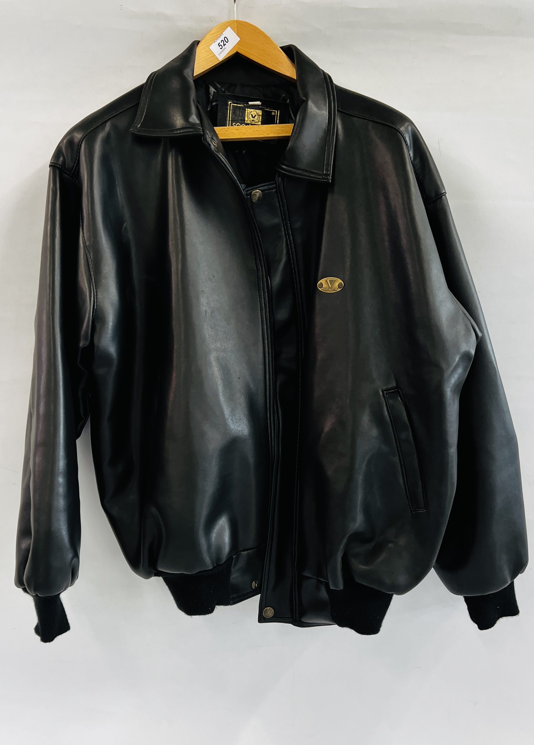 A GENT'S BLACK LEATHER JACKET "V" SPORTSWEAR SIZE L.