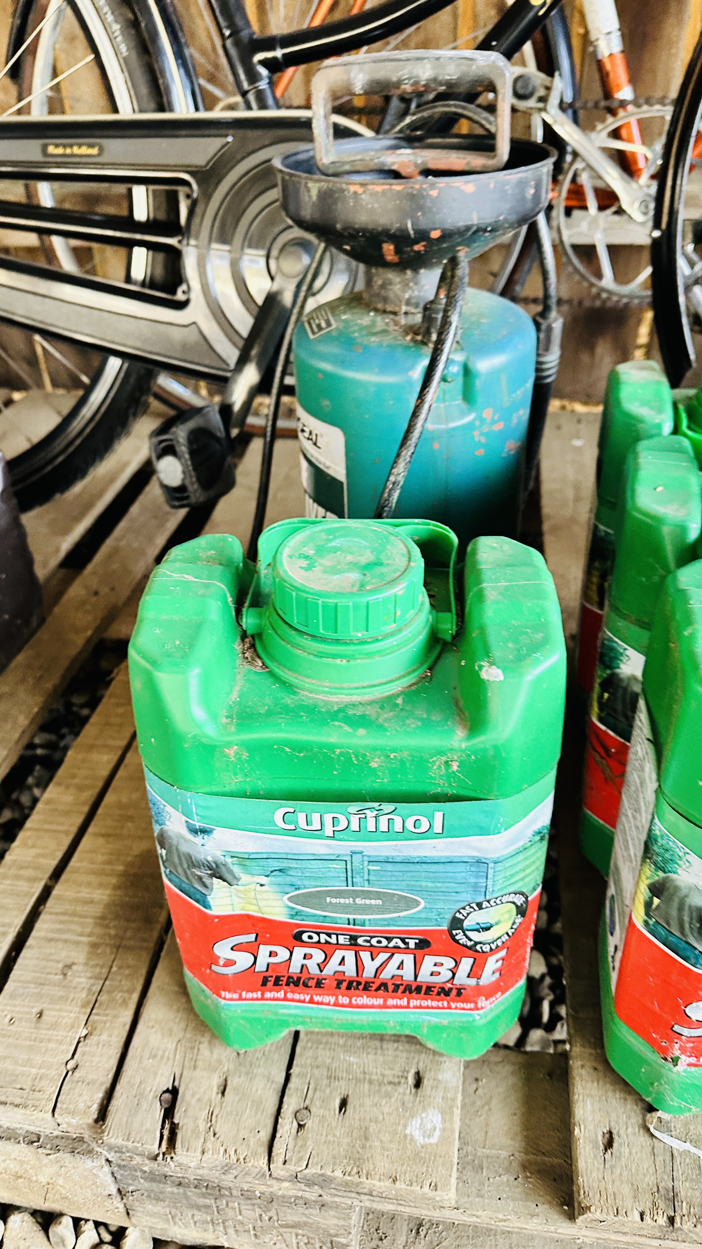 4 X 5 LITRES CUPRINOL "FOREST GREEN" SPRAYABLE FENCE TREATMENT PLUS RONSEAL FENCE SPRAYER. - Image 3 of 3