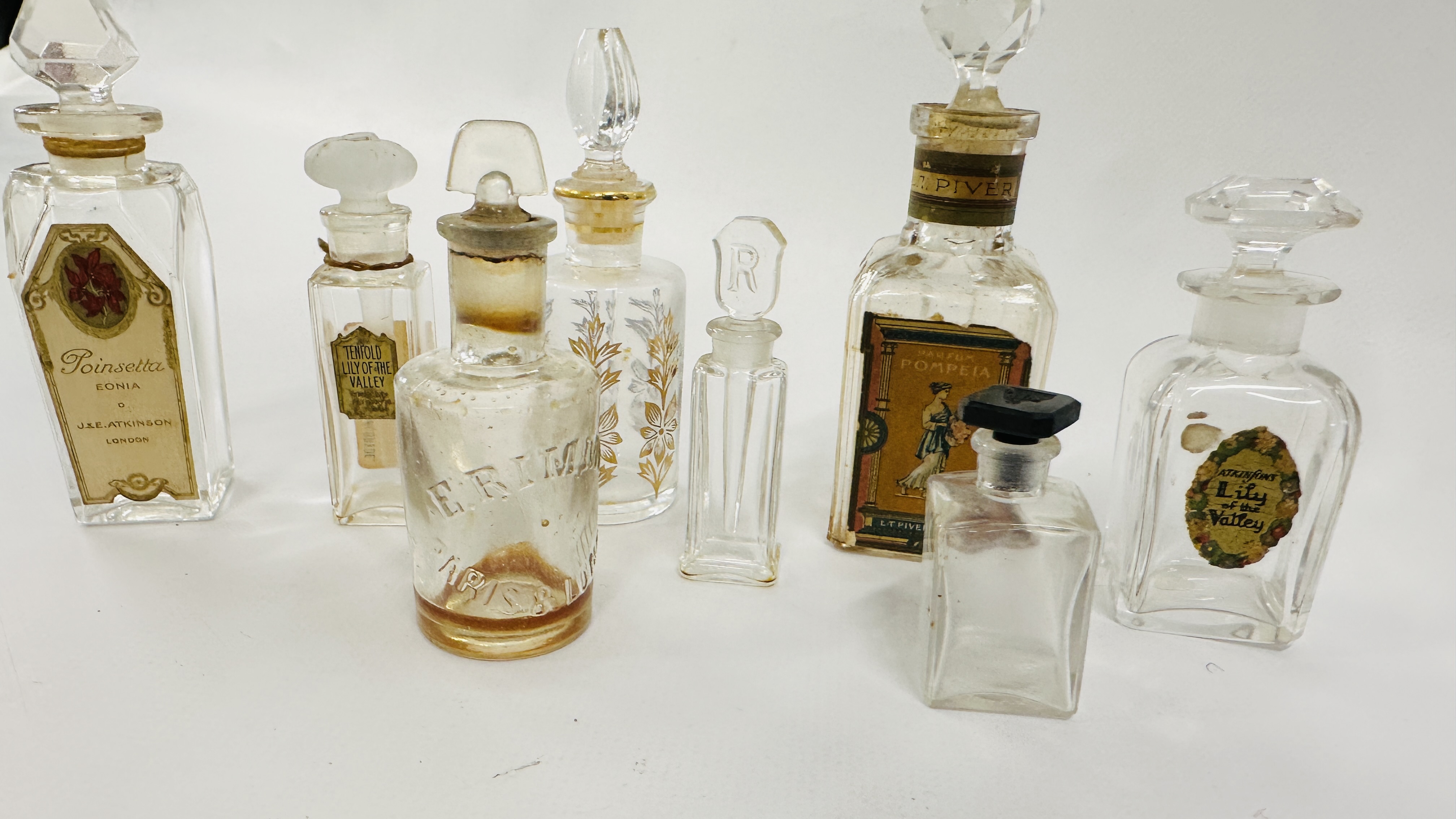 A COLLECTION OF ANTIQUE BRANDED SCENT BOTTLES, TO INCLUDE BACCARAT FRANCE WITH ORIGINAL LABEL. - Image 4 of 11