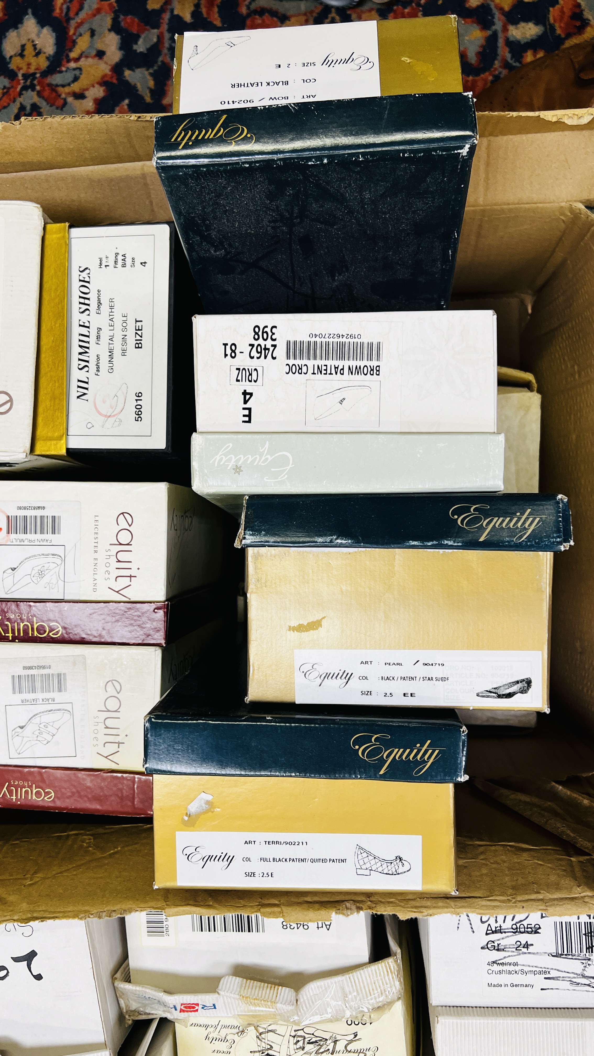APPROXIMATELY 18 PAIRS OF LADIES SHOES IN TWO BOXES. - Image 6 of 7