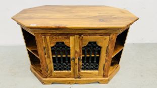 A HARDWOOD TWO DOOR TV CABINET WITH IRON CRAFT DETAIL - W 104CM X D 64CM.