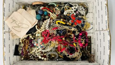 A LARGE BOX OF VINTAGE COSTUME JEWELLERY TO INCLUDE NECKLACES, BRACELETS, BEADS ETC.