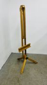 A LARGE ARTIST'S EASEL - FULL HEIGHT 245CM, LARGEST FRAME HEIGHT 112CM.