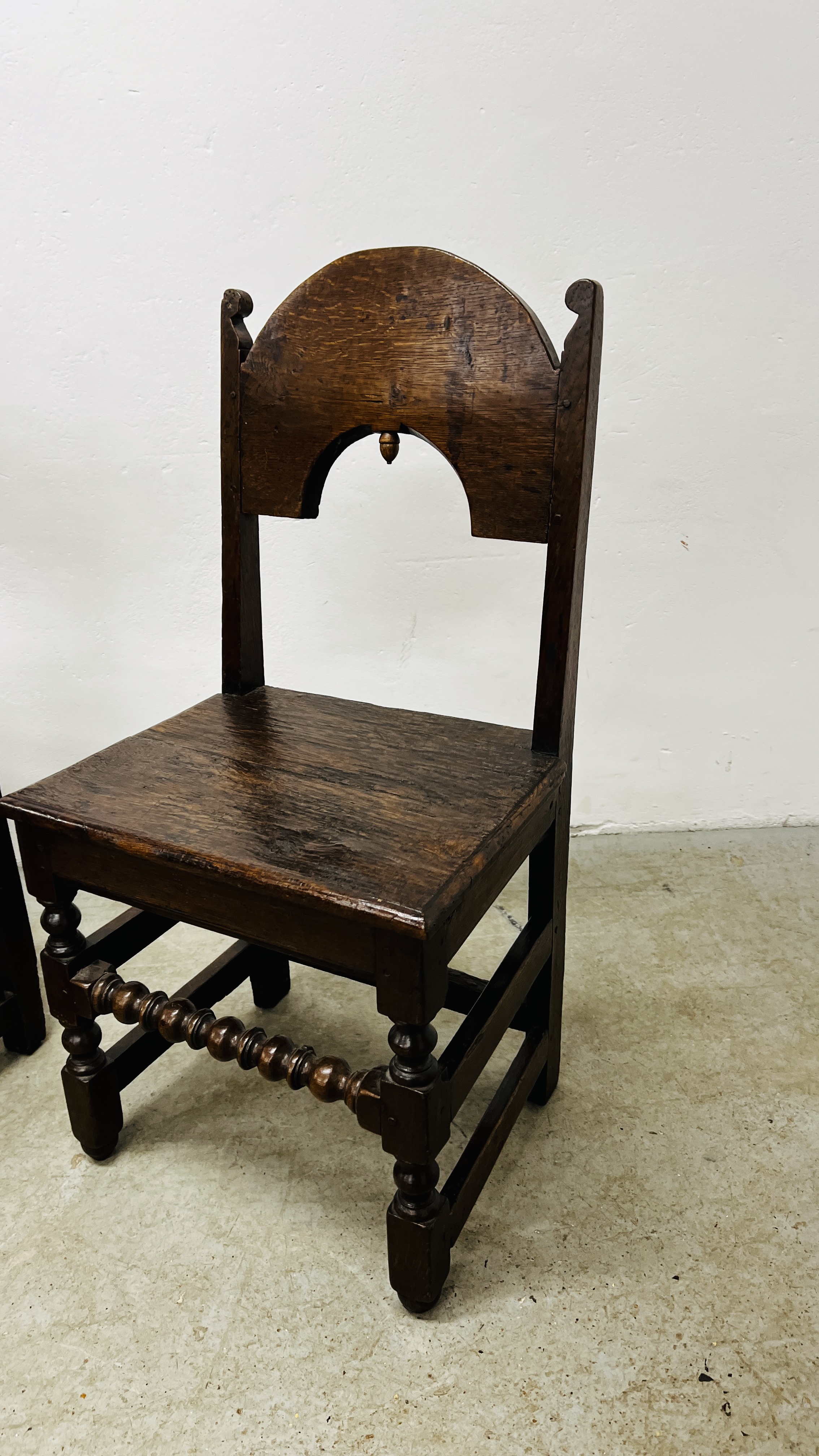 A PAIR OF 17TH CENTURY JOINED OAK CHAIRS, POSSIBLY NORTH COUNTRY. - Image 13 of 20