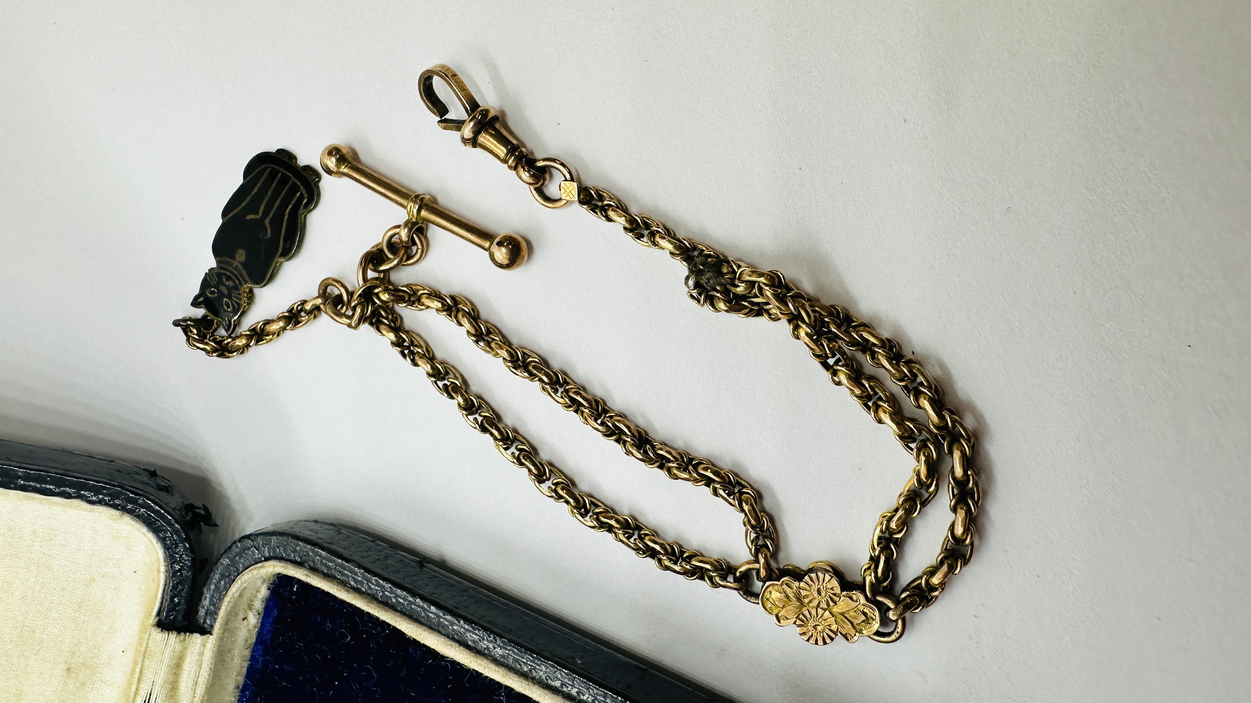 AN ELABORATE ANTIQUE 18CT GOLD CASED HALF HUNTER POCKET WATCH ALONG WITH A WOVEN WATCH CHAIN, - Image 4 of 17