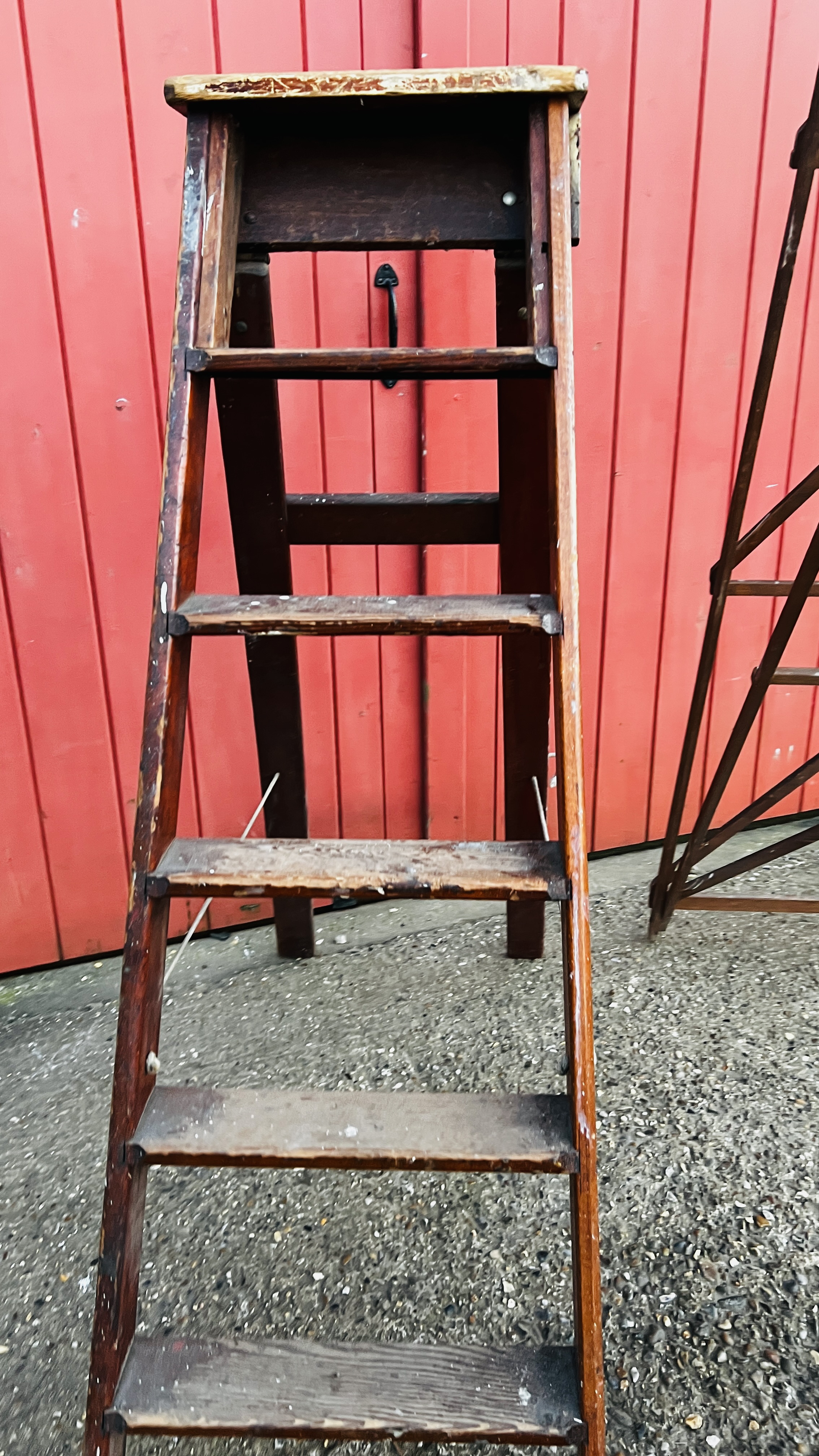 TWO SETS OF VINTAGE WOODEN LADDERS ONE HAVING A CAST PLAQUE TITLED "THE HATHERLEY" (COLLECTORS ITEM - Image 12 of 17