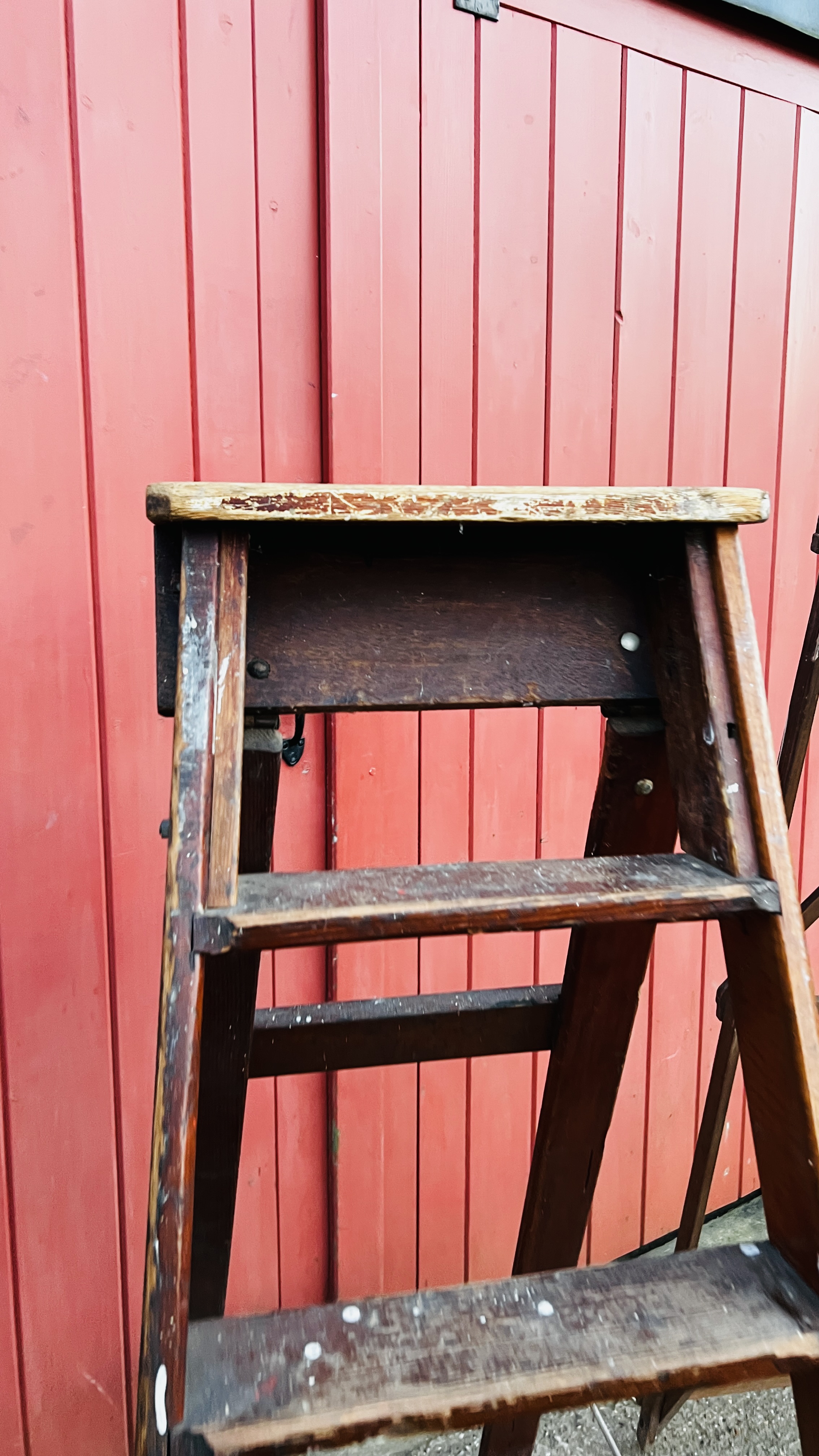 TWO SETS OF VINTAGE WOODEN LADDERS ONE HAVING A CAST PLAQUE TITLED "THE HATHERLEY" (COLLECTORS ITEM - Image 13 of 17