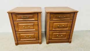 A PAIR OF GOOD QUALITY MODERN CHERRY WOOD FINISH THREE DRAWER BEDSIDE CHESTS EACH W 59CM D 51CM H