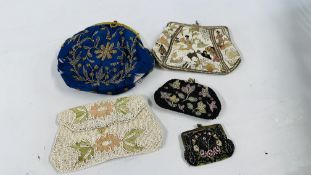 A GROUP OF FIVE VINTAGE BEAD WORK PURSES / BAGS TO INCLUDE AN ORIENTAL NEEDLEWORK AND BEADED