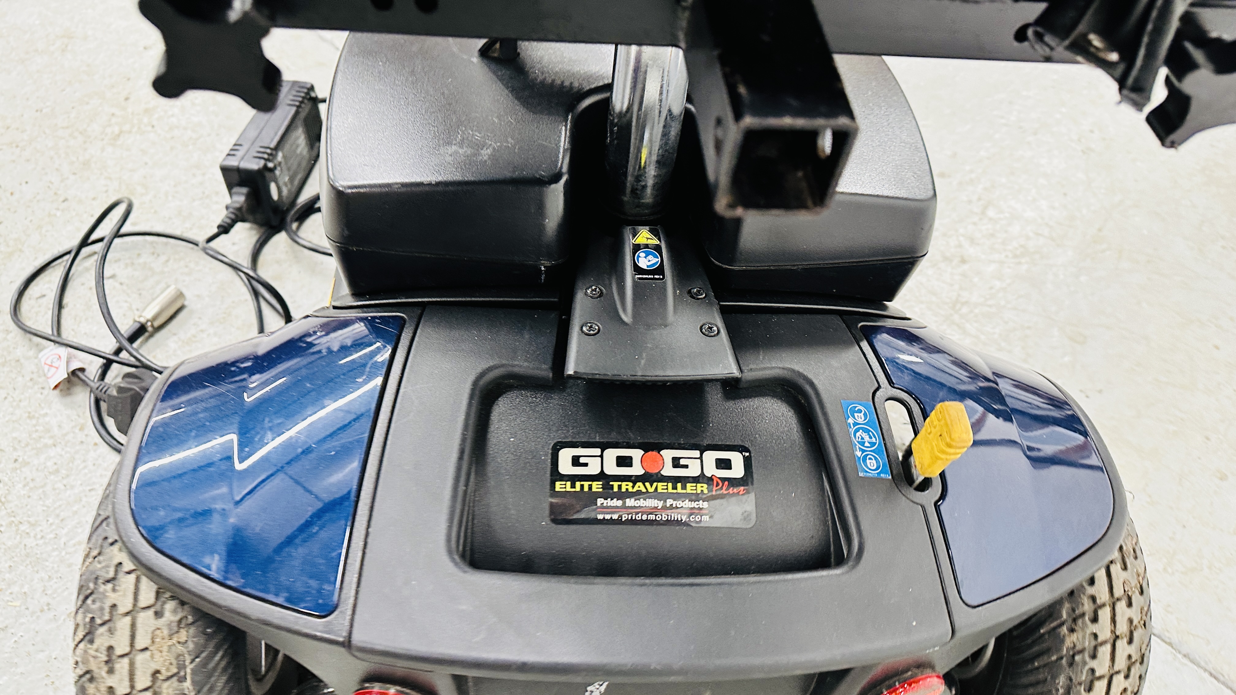 A GOGO ELITE TRAVELLER PLUS ELECTRIC MOBILITY SCOOTER COMPLETE WITH MANUAL, - Image 13 of 14