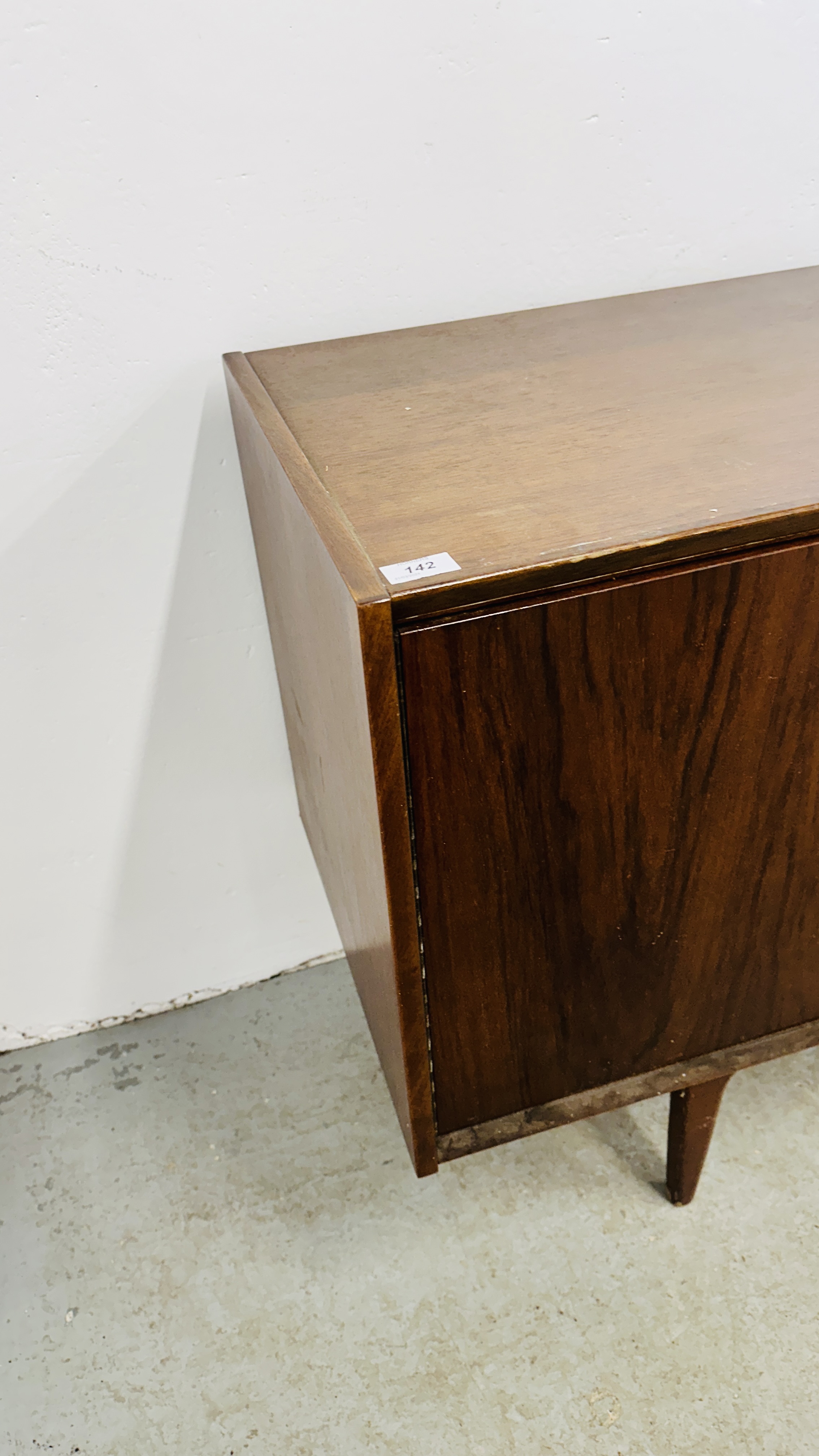 A MID CENTURY WRIGHTON TEAK FINISH 3 DRAWER SIDEBOARD FLANKED BY TWO CUPBOARDS - W 168CM X D 46CM X - Image 11 of 15