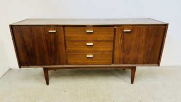 A MID CENTURY WRIGHTON TEAK FINISH 3 DRAWER SIDEBOARD FLANKED BY TWO CUPBOARDS - W 168CM X D 46CM X
