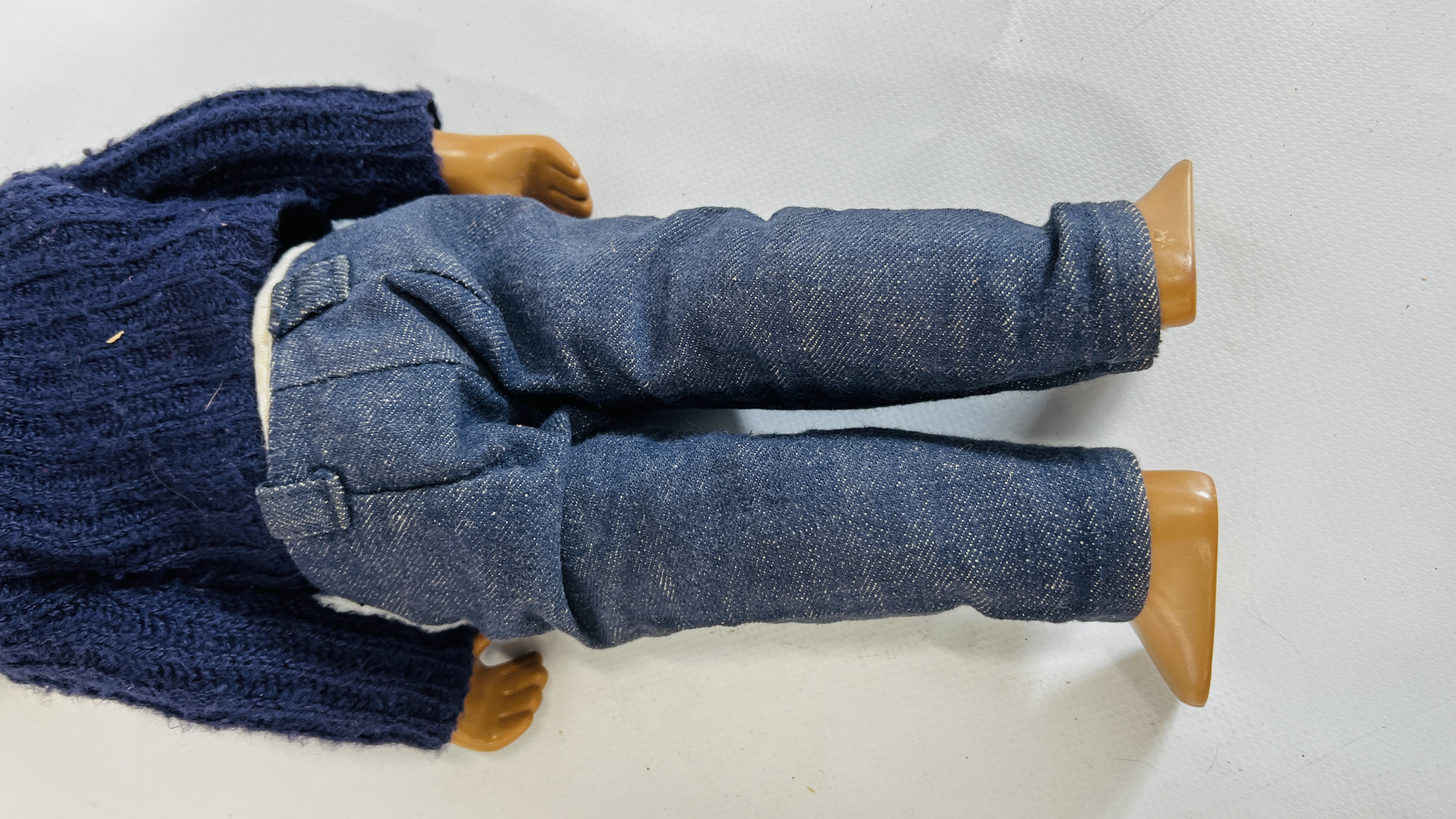 AN ORIGINAL VINTAGE SASHA DOLL "GREGOR 301" IN ORIGINAL CLOTHES (NO SHOES OR WRIST TAG). - Image 7 of 7