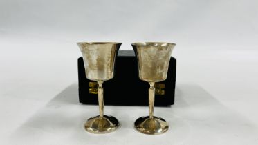 A PAIR OF SILVER GOBLETS BIRMINGHAM 1974 MAKER BENDALL BRO'S (CASED)