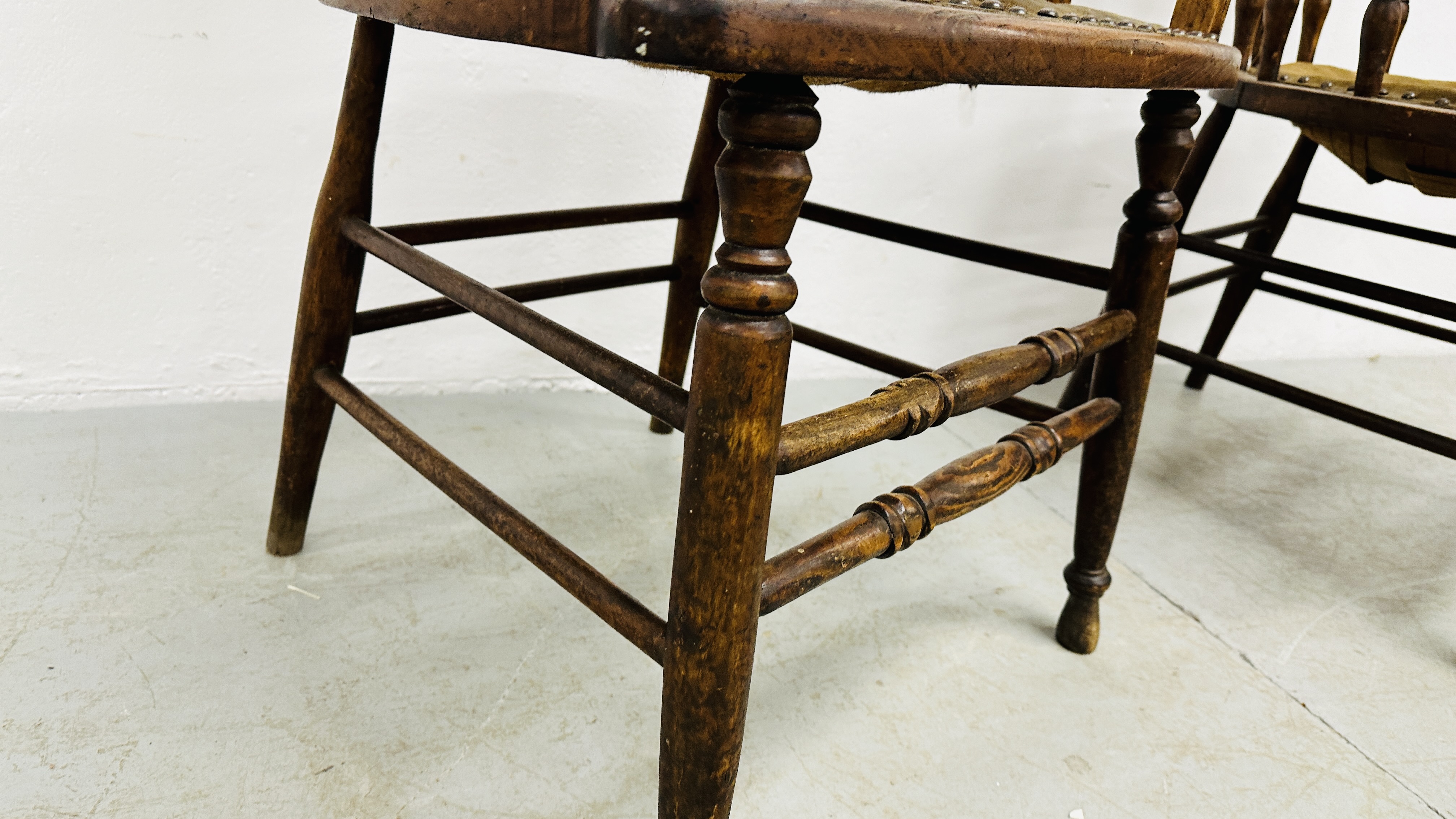 A PAIR OF ANTIQUE SOLID OAK CHAIRS HAVING GREEN LEATHERED SEATS. - Image 18 of 18