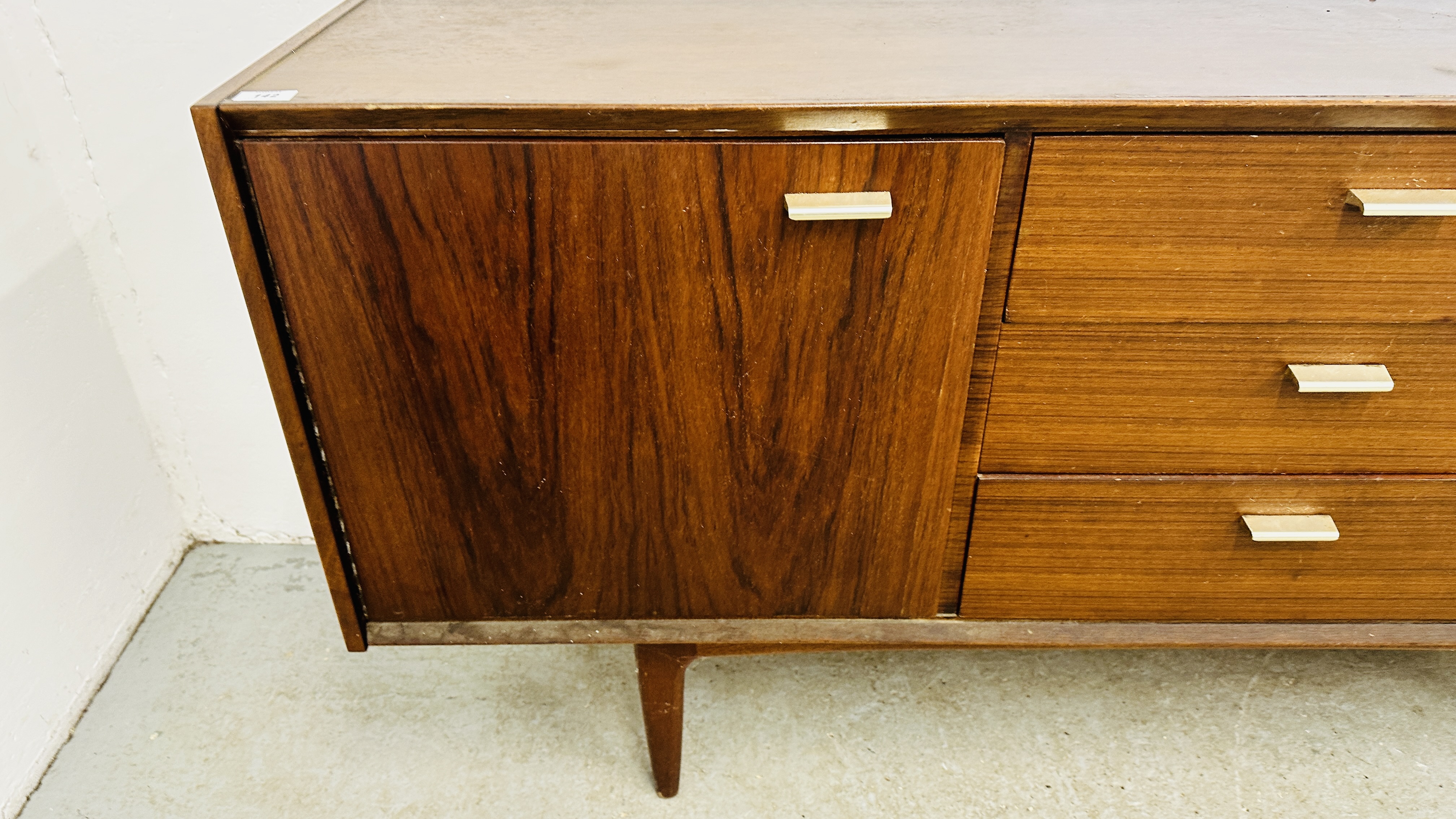 A MID CENTURY WRIGHTON TEAK FINISH 3 DRAWER SIDEBOARD FLANKED BY TWO CUPBOARDS - W 168CM X D 46CM X - Image 9 of 15