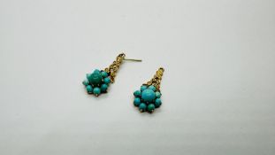 A PAIR OF 9CT GOLD VINTAGE STYLE TURQUOISE CLUSTER DROP EARRINGS (A/F).