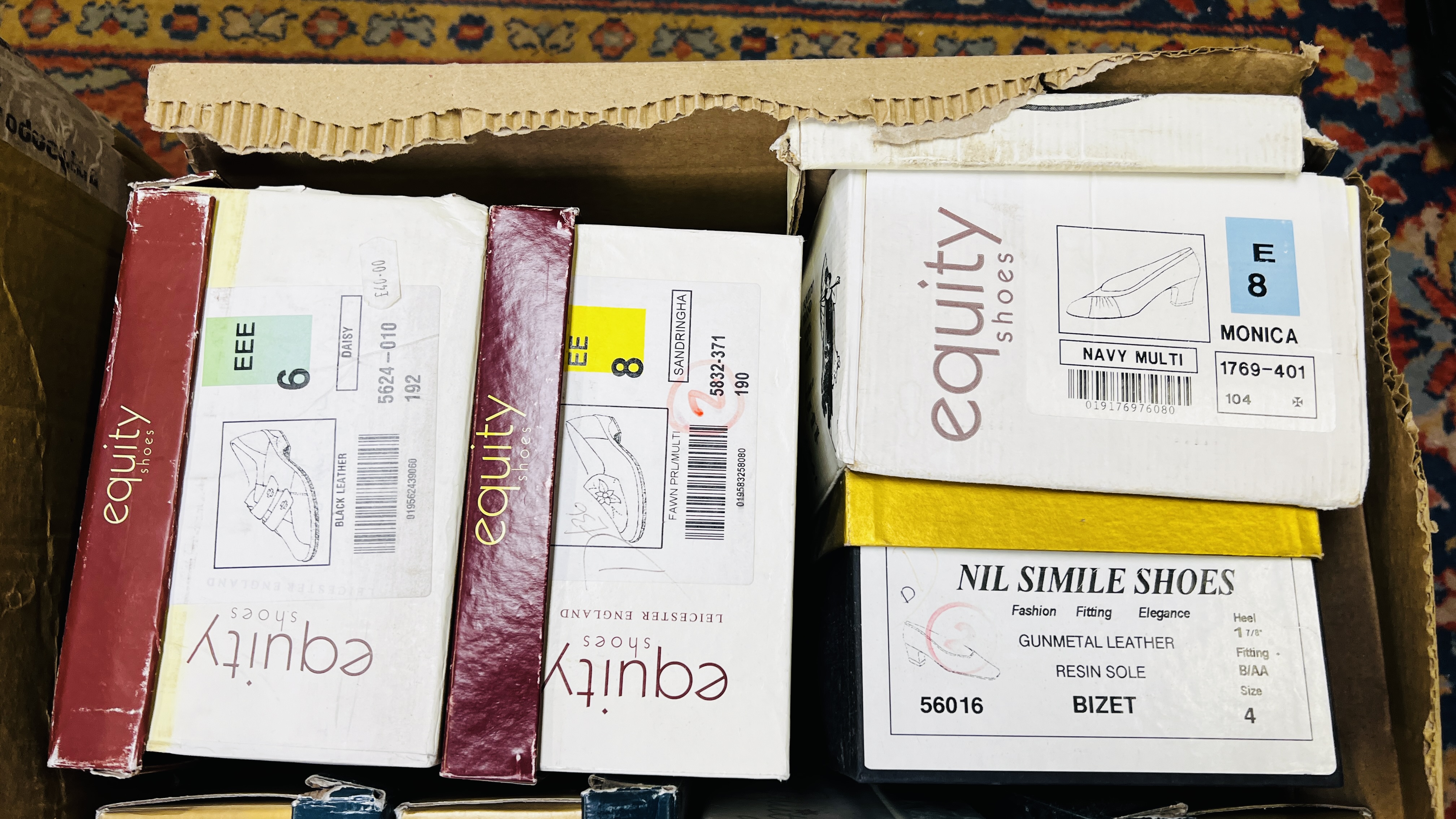 APPROXIMATELY 18 PAIRS OF LADIES SHOES IN TWO BOXES. - Image 5 of 7