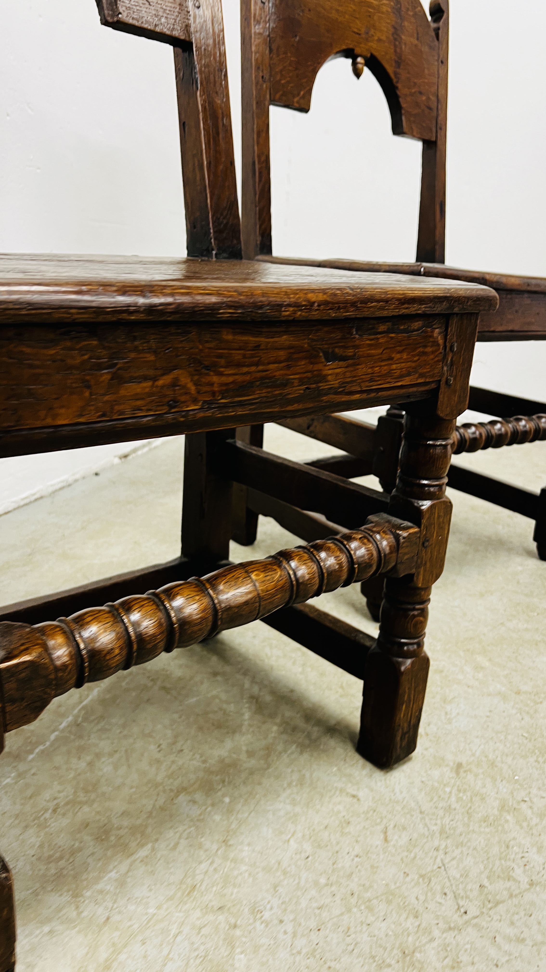 A PAIR OF 17TH CENTURY JOINED OAK CHAIRS, POSSIBLY NORTH COUNTRY. - Image 7 of 20