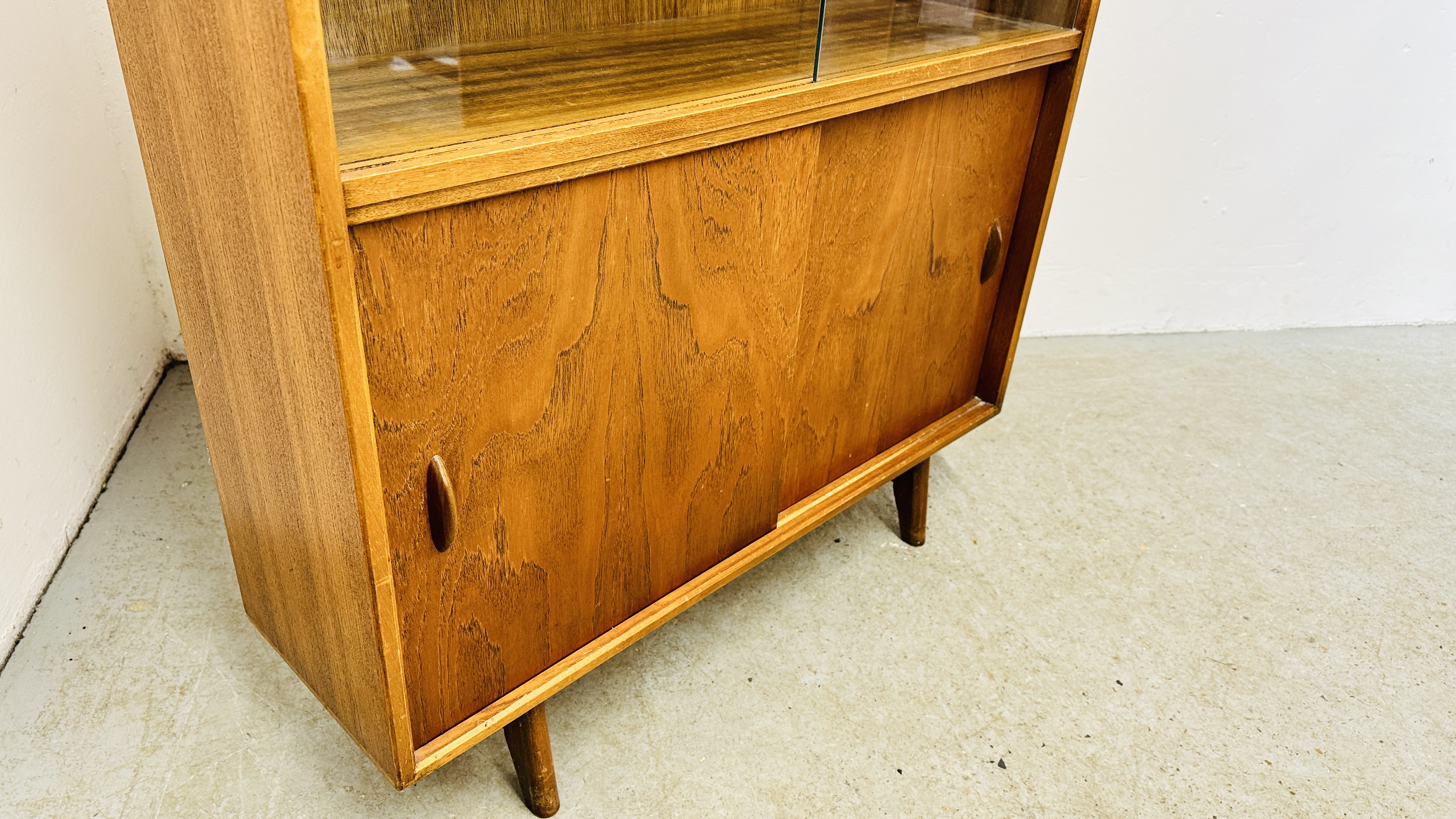 MID CENTURY TEAK GLAZED TOP DISPLAY CABINET BY HERBERT GIBBS WITH TWO DOOR SLIDING CUPBOARD BASE W - Image 6 of 8