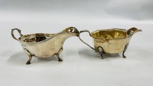 A SILVER SAUCE BOAT, SHEFFIELD ASSAY 1962 C.W.F.