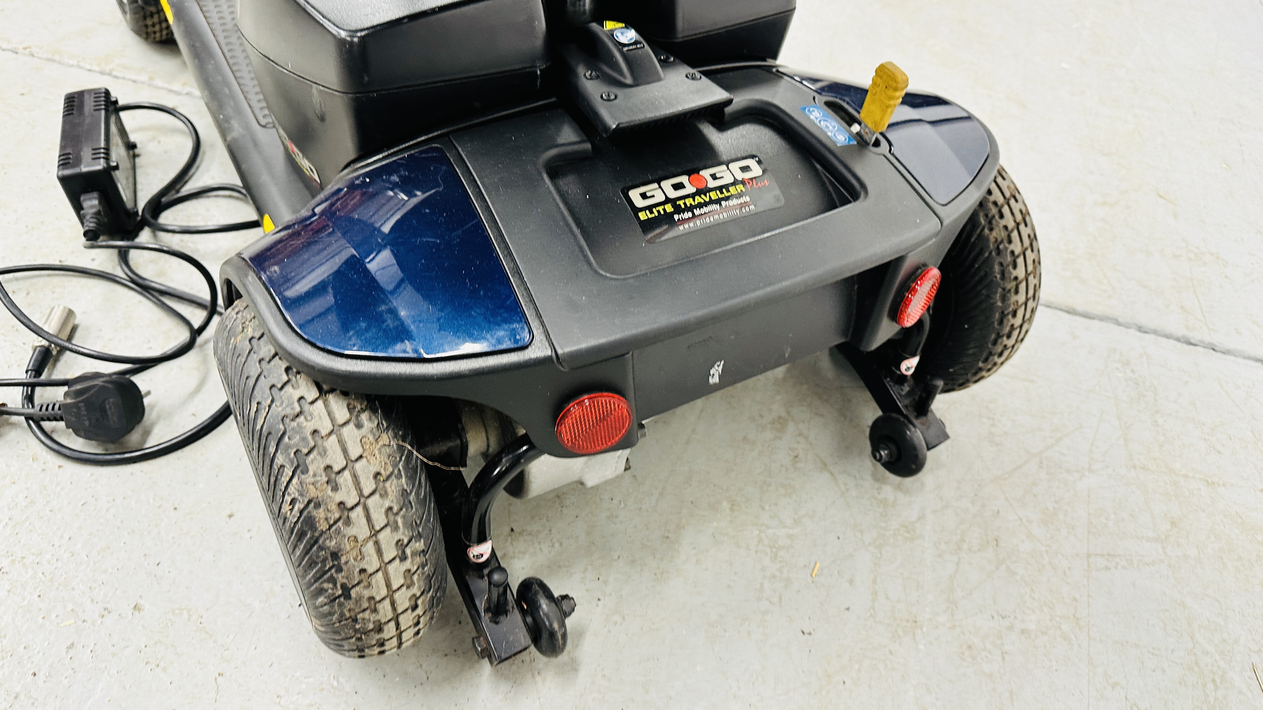 A GOGO ELITE TRAVELLER PLUS ELECTRIC MOBILITY SCOOTER COMPLETE WITH MANUAL, - Image 12 of 14