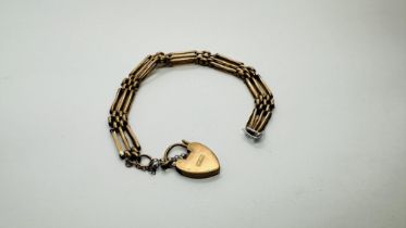 A 9CT GOLD GATE BRACELET A/F CLASP 18CM.