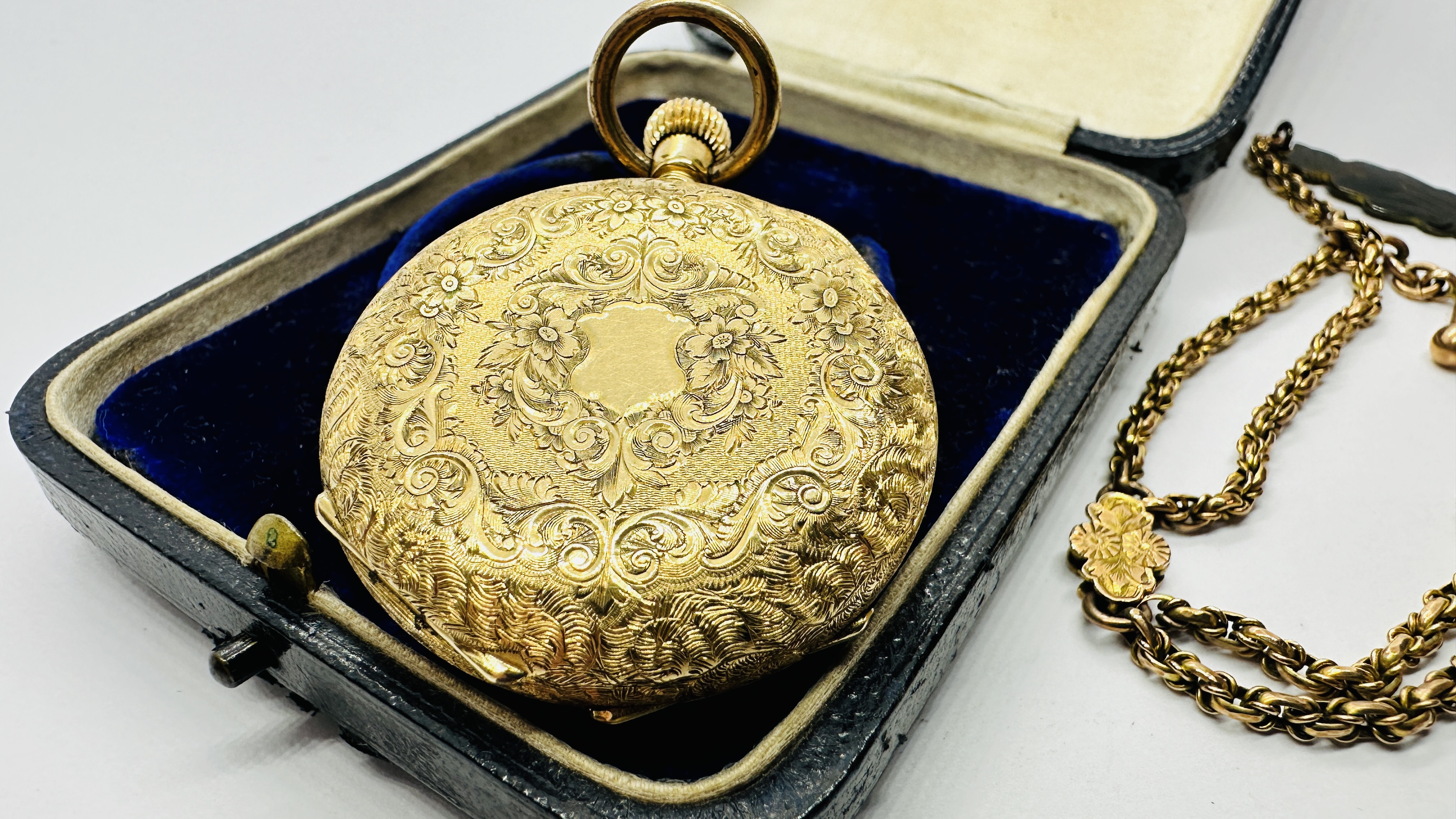 AN ELABORATE ANTIQUE 18CT GOLD CASED HALF HUNTER POCKET WATCH ALONG WITH A WOVEN WATCH CHAIN, - Image 10 of 17