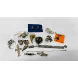A GROUP OF ASSORTED JEWELLERY TO INCLUDE MANY SILVER BROOCHES, CELTIC AND MARCASITE EXAMPLES, ETC.