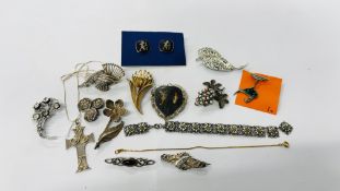 A GROUP OF ASSORTED JEWELLERY TO INCLUDE MANY SILVER BROOCHES, CELTIC AND MARCASITE EXAMPLES, ETC.