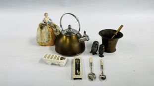 A GROUP OF COLLECTABLES TO INCLUDE PESTLE & MORTAR, VINTAGE CERAMIC PIN CUSHION DOLL,