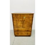 MID CENTURY OAK 2 DOOR CUPBOARD ABOVE A TWO DRAWER BASE W 86CM X D 52CM X H 118CM.