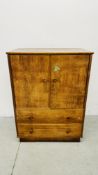 MID CENTURY OAK 2 DOOR CUPBOARD ABOVE A TWO DRAWER BASE W 86CM X D 52CM X H 118CM.