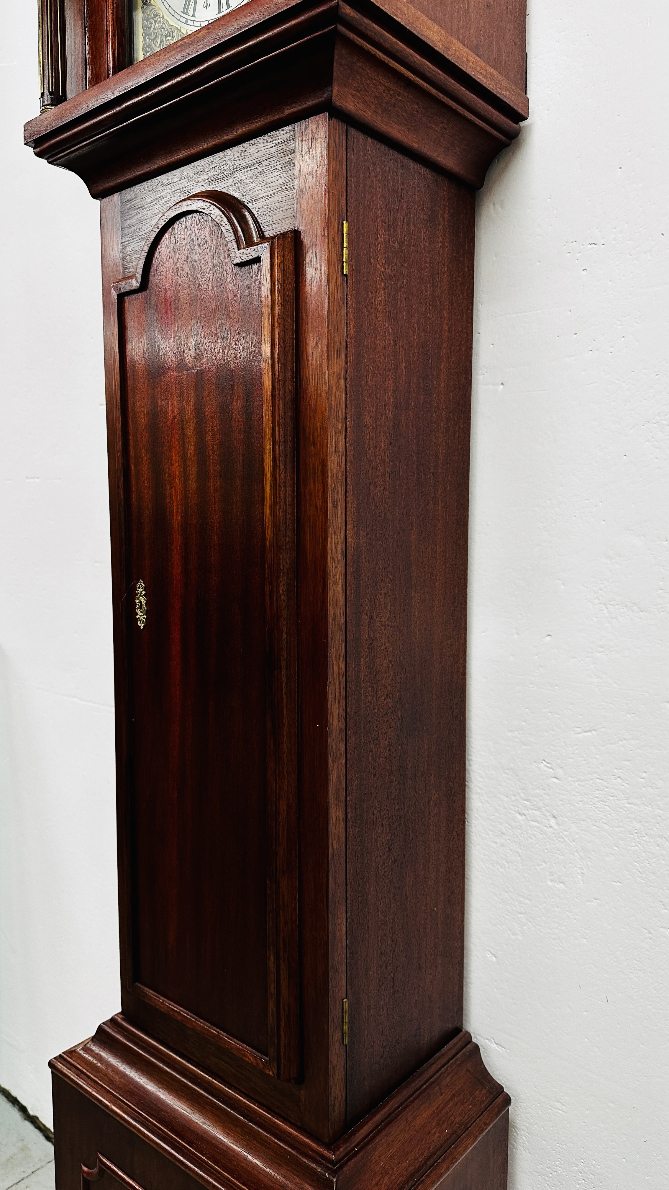 A MAHOGANY CASED REPRODUCTION GRANDFATHER CLOCK WITH MOON PHASE DIAL, - Image 7 of 9