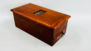 ANTIQUE MAHOGANY TILL WITH DRAWER WITH KEY.