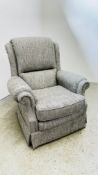 A MODERN GREY UPHOLSTERED EASY CHAIR.