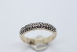 A MODERN DESIGNER 9CT GOLD MOISSANITE SET BAND RING.