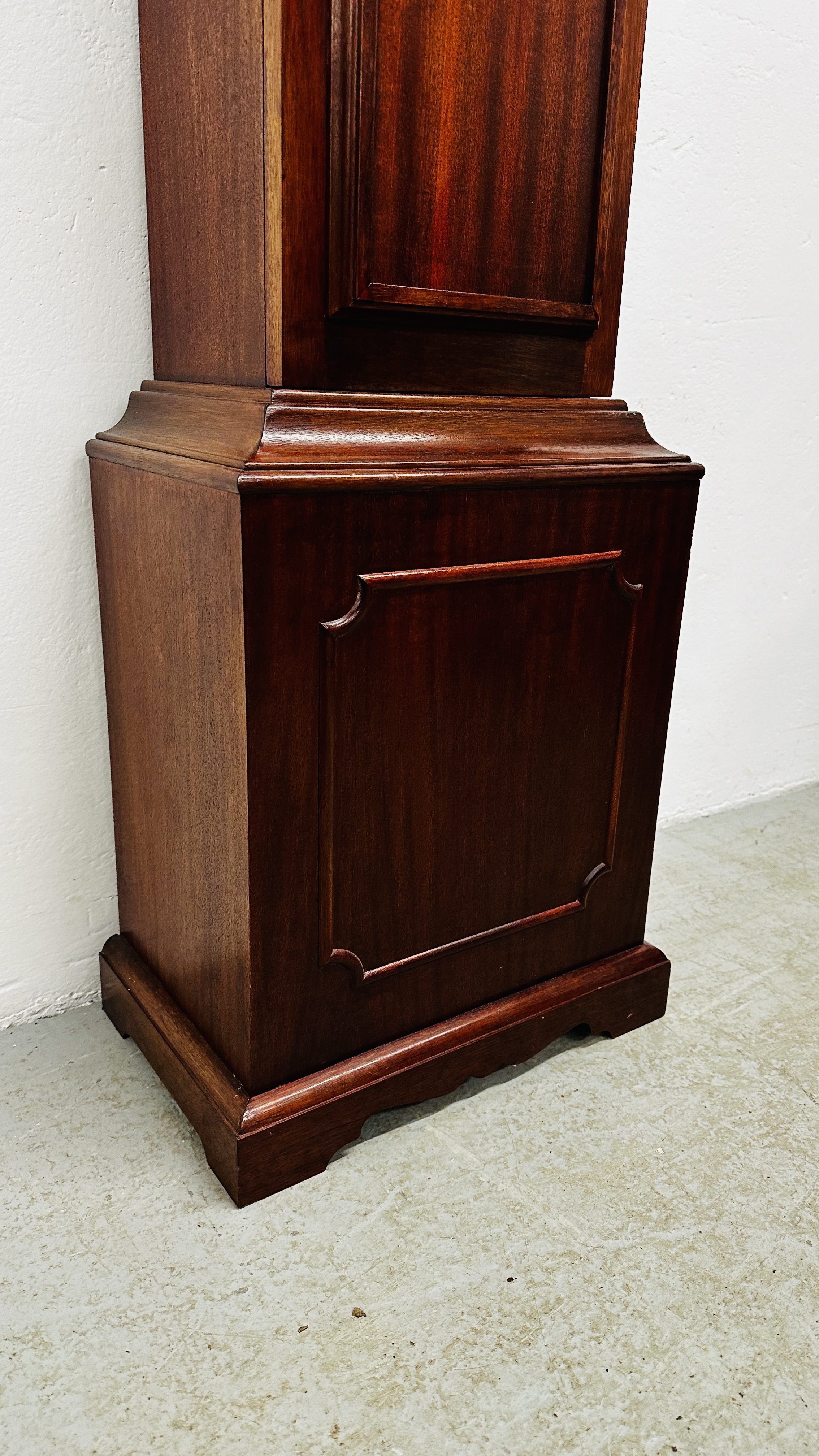 A MAHOGANY CASED REPRODUCTION GRANDFATHER CLOCK WITH MOON PHASE DIAL, - Image 5 of 9