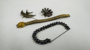 A VINTAGE WRIST WATCH MARKED SEKONDA AND A VINTAGE PENDANT / BROOCH IN THE FORM OF A BIRD SET WITH