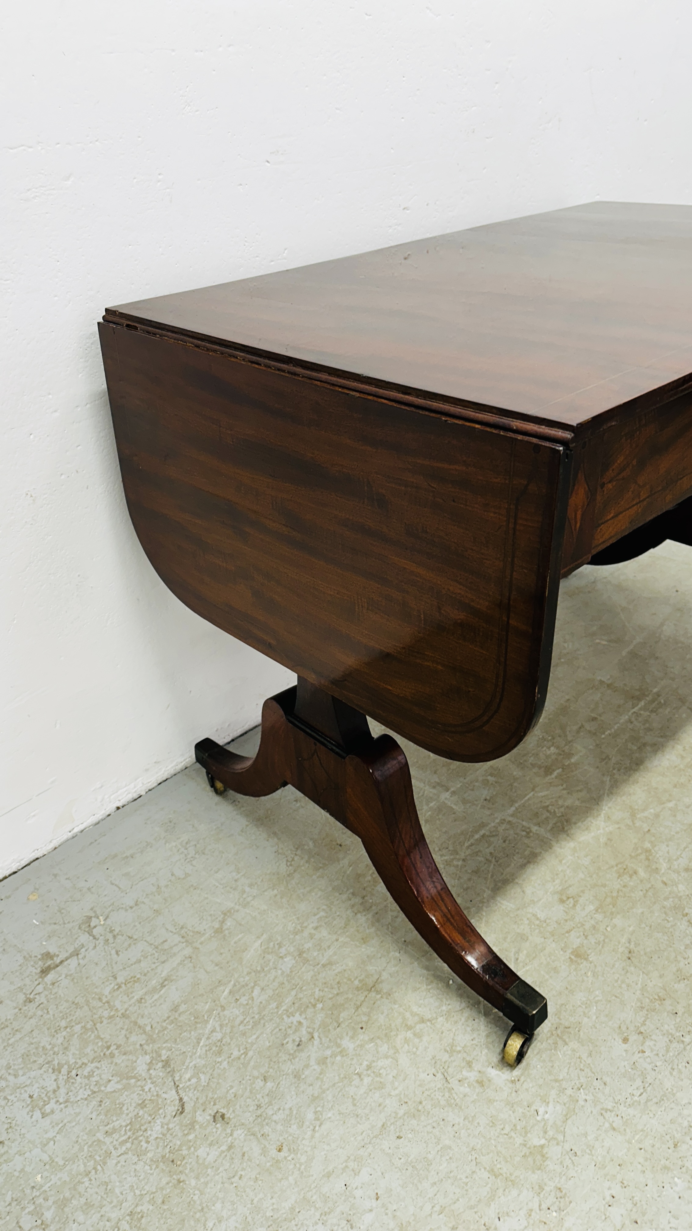 GEORGIAN MAHOGANY AND INLAID TWO DRAWER SOFA TABLE WITH STRETCHER SUPPORT W 143CM X D 63CM X H 71. - Image 4 of 20