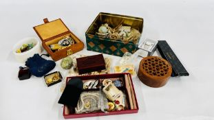 A BOX CONTAINING AN EXTENSIVE GROUP OF COSTUME JEWELLERY NECKLACES,