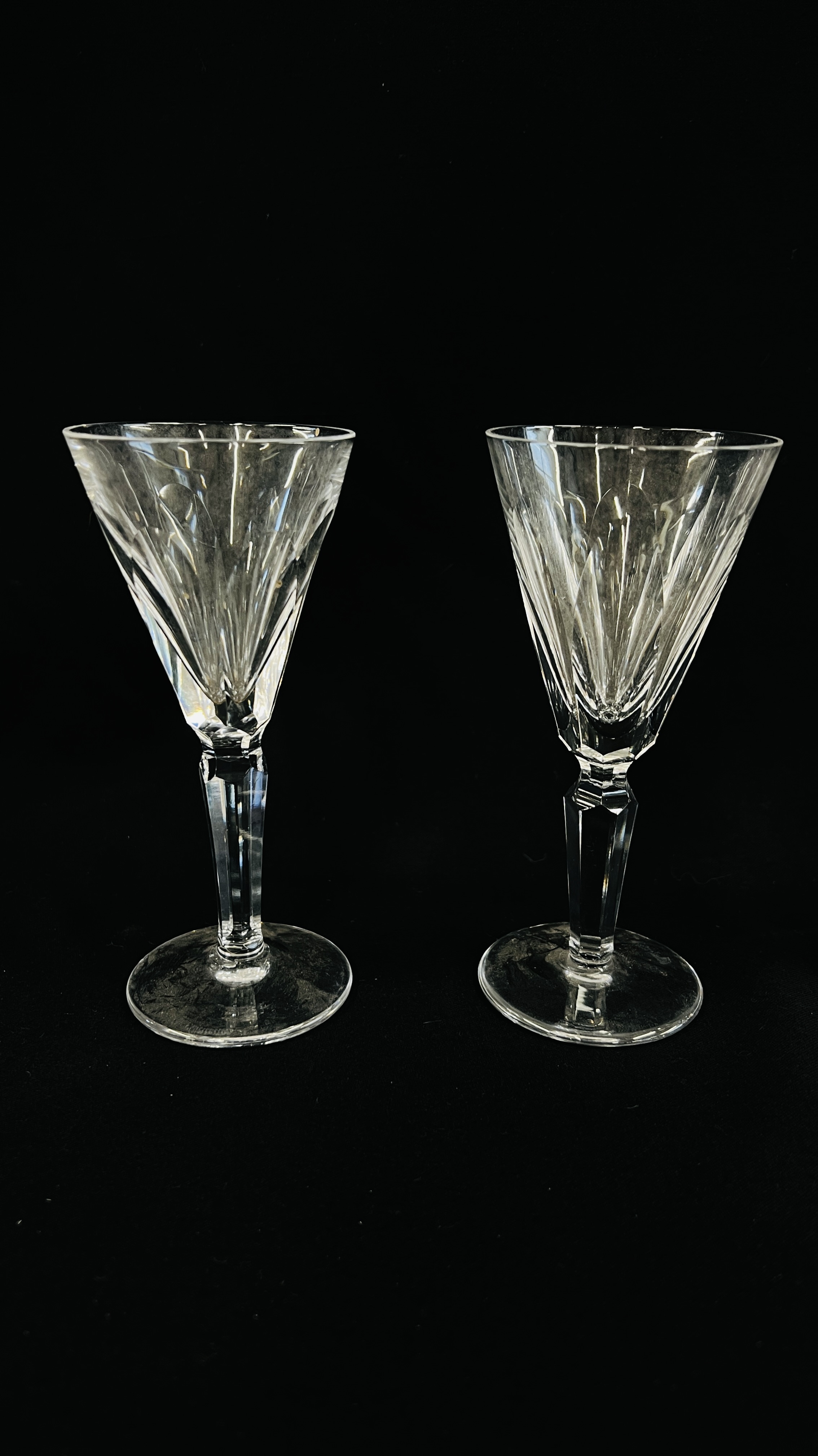 A TALL RUMMER ON A HEXAGONAL STEM AND CIRCULAR FOOT ALONG WITH 5 WATERFORD SHERRY GLASSES, - Image 4 of 5