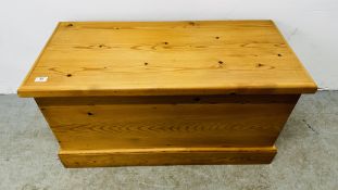 SOLID WAXED HONEY PINE BLANKET BOX W 96CM D 44CM H 51CM.