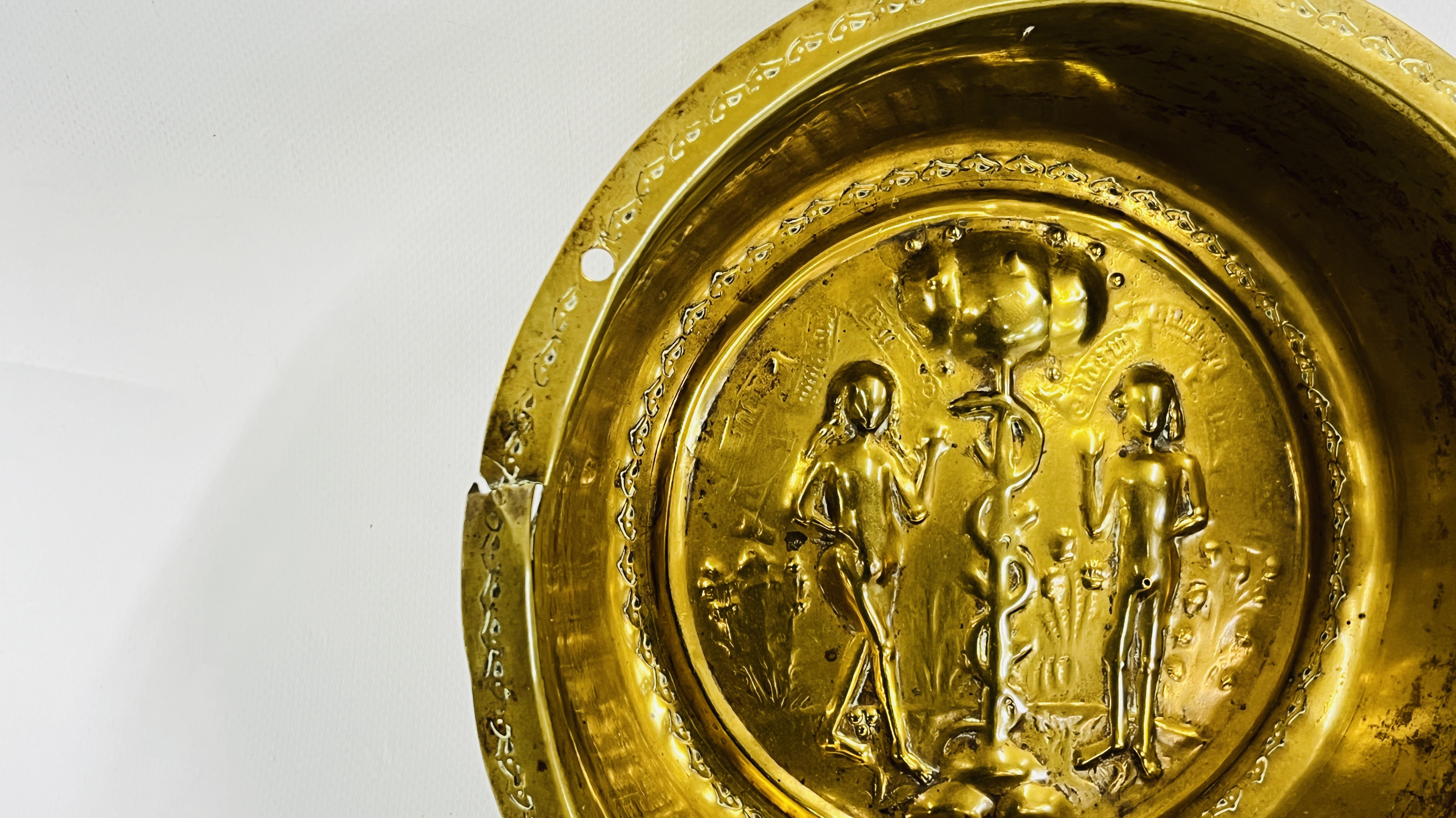 A NUREMBERG BRASS ARMS DISH EMBOSSED WITH ADAM & EVE (SOME DAMAGE) DIAM 24. - Image 2 of 6